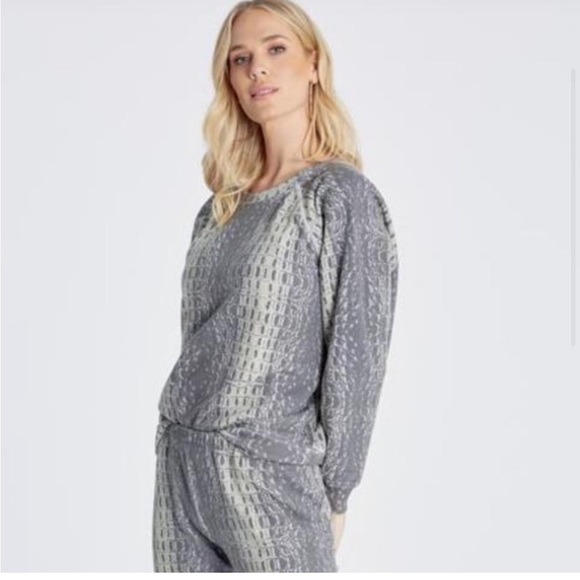 NWT 💋🦊 WILDFOX Wetlands Sommers Sweater - top only - Picture 3 of 14